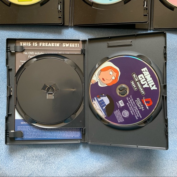 Lot of 8dvds of Family Guy. Season1,2,4 and Family guy movie Blue Harvest - Picture 9 of 11